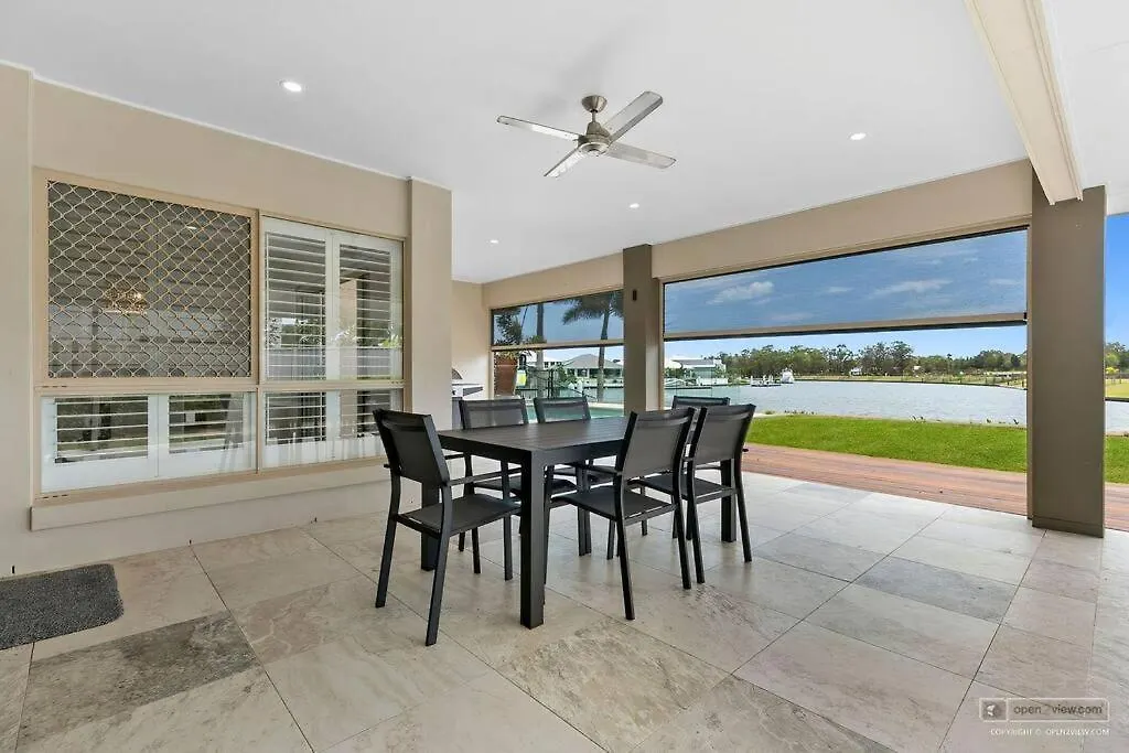 Villa Waters Edge! Banksia Beach Сasa de vacaciones