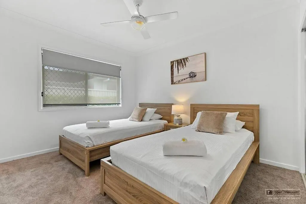 Villa Waters Edge! Banksia Beach 0*,