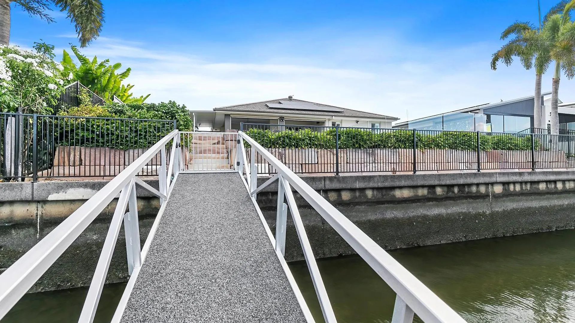 Villa Waters Edge! Banksia Beach